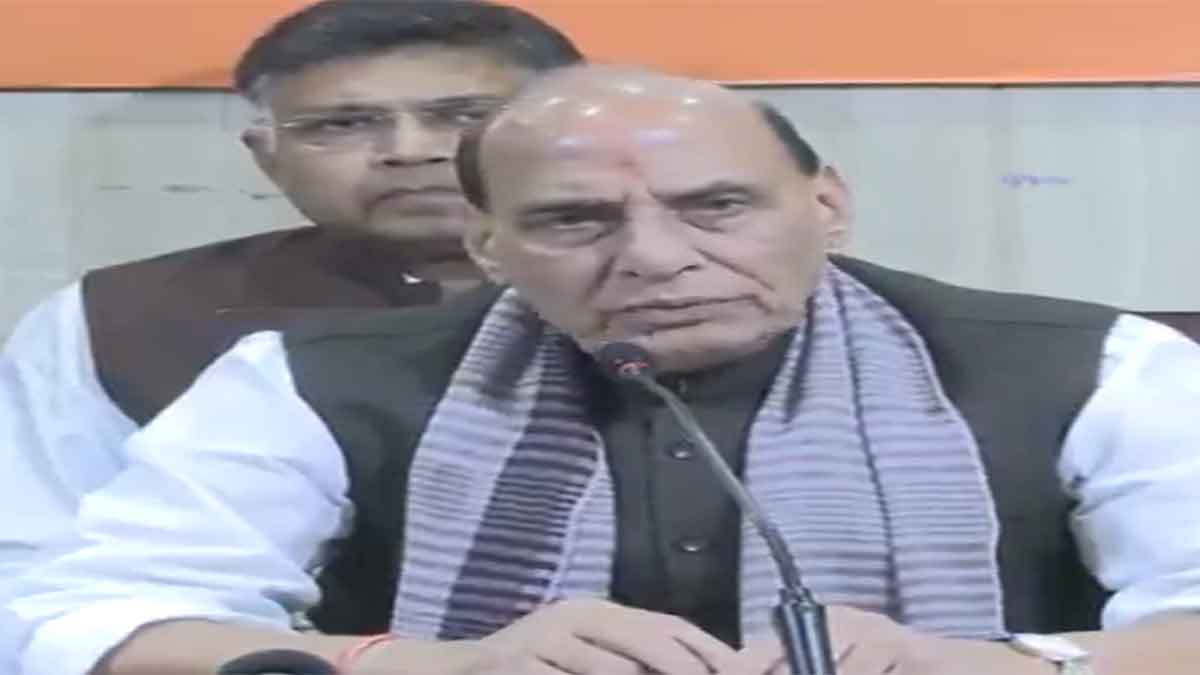 राजनाथ सिंह बोले- बांग्लादेश की तर्ज पर शासन बदलने की कोशिश हो रही,  कांग्रेस और सपा का पलटवार