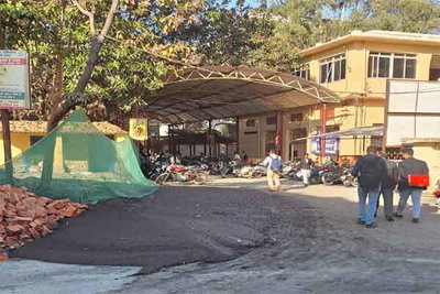 रांची सिविल कोर्ट में गंदगी का अंबार, निगम से दो सौ मीटर की दूरी पर है कोर्ट