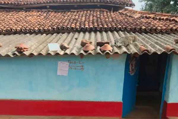 लातेहार में TSPC ने युवती पर पुलिस मुखबिरी का आरोप लगा घर पर चिपकाया धमकी भरा पोस्टर