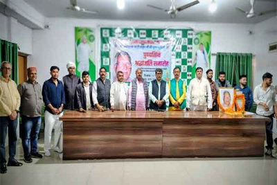 राजद कार्यालय में मनायी गयी कर्पूरी ठाकुर की पुण्यतिथि व वीर बुधु भगत की जयंती