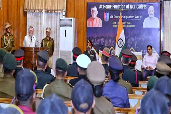 रांची : एनसीसी कैडेट्स को राज्यपाल ने किया सम्मानित