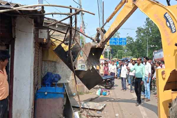 निगम की इंफोर्समेंट टीम ने चलाया अतिक्रमण हटाओ अभियान, लगा 5000 जुर्माना