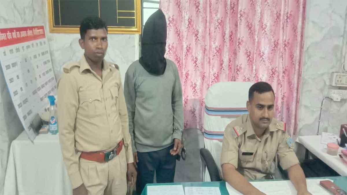 Ranchi News: बिजली तार चोरी के आरोप में युवक गिरफ्तार, चार बंडल तार व ऑटो बरामद