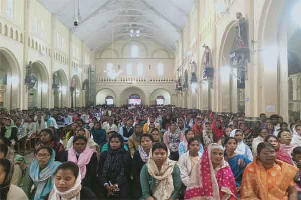 ईसाई समुदाय का चालीसा काल शुरू, माथे पर तिलक लगा यीशु किए गए याद