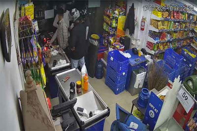 डोरंडा में हेलमेट पहने अपराधियों ने अपना मार्ट में घुस 67 हजार लूटे, हुए फरार