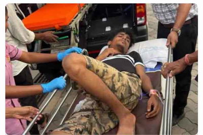 RSS कार्यालय पर बम फेंकने के आरोपी ने पुलिस का हथियार छीना, मुठभेड़, एक घायल