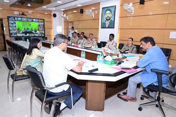 त्योहारों पर सुरक्षा को लेकर CM ने बुलायी हाई लेवल मीटिंग, कहा - कोई चूक बर्दाश्त नहीं