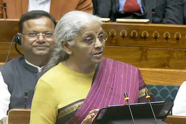 Budget 2026-27: निवेश में 9% की बढ़ोतरी, राजकोषीय घाटा 4.3% पर नियंत्रित