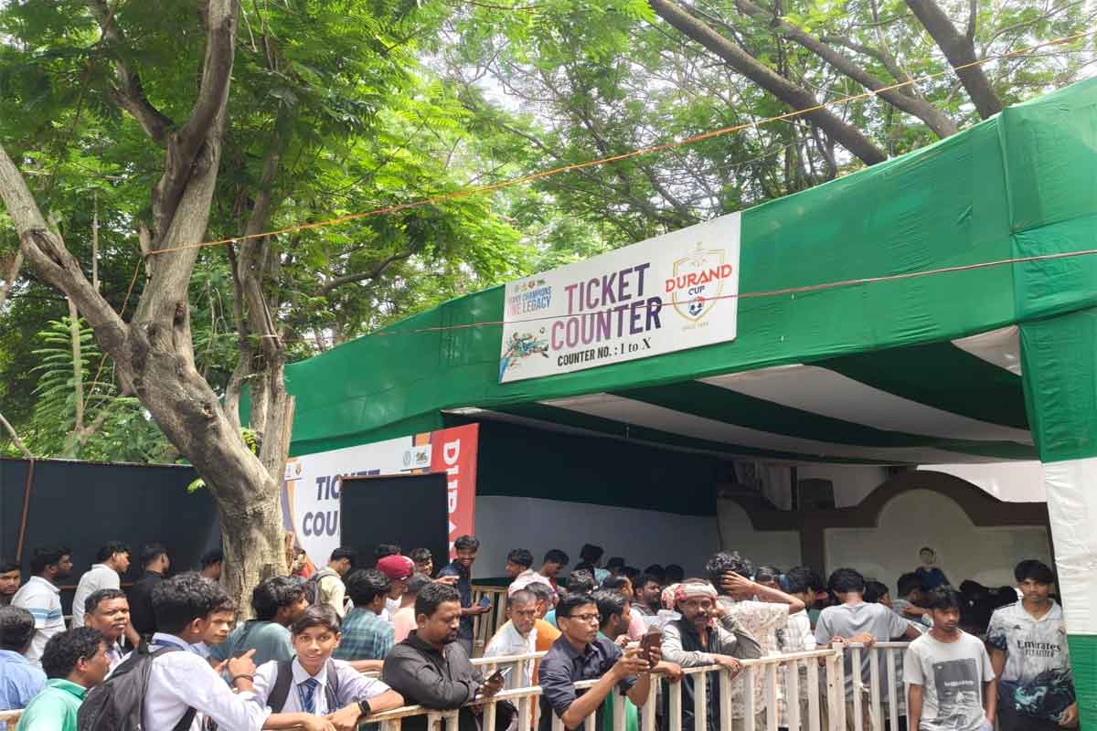 4 अगस्त को डुरंड कप का तीसरा मैच, टिकट लेने के लिए खेल प्रेमियों की जुटी भीड़