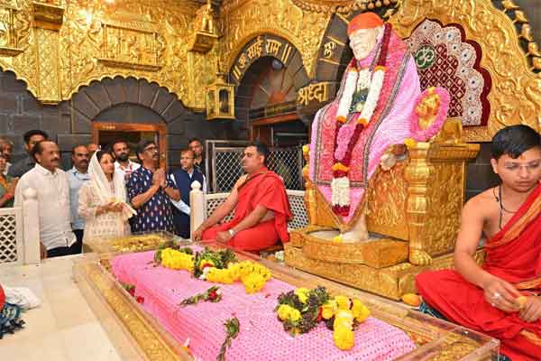 साईं बाबा के दरबार पहुंचे हेमंत सोरेन, झारखंडवासियों के सुख-समृद्धि की मांगी दुआ