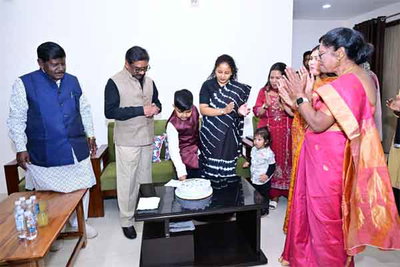 हेमलाल मुर्मू के पोते हर्षल के जन्मदिन में शामिल हुए मुख्यमंत्री