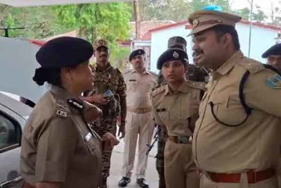 DGP पहुंचीं गुमला, 2018 से लापता बच्ची के परिवार से बंद कमरे में की बातचीत