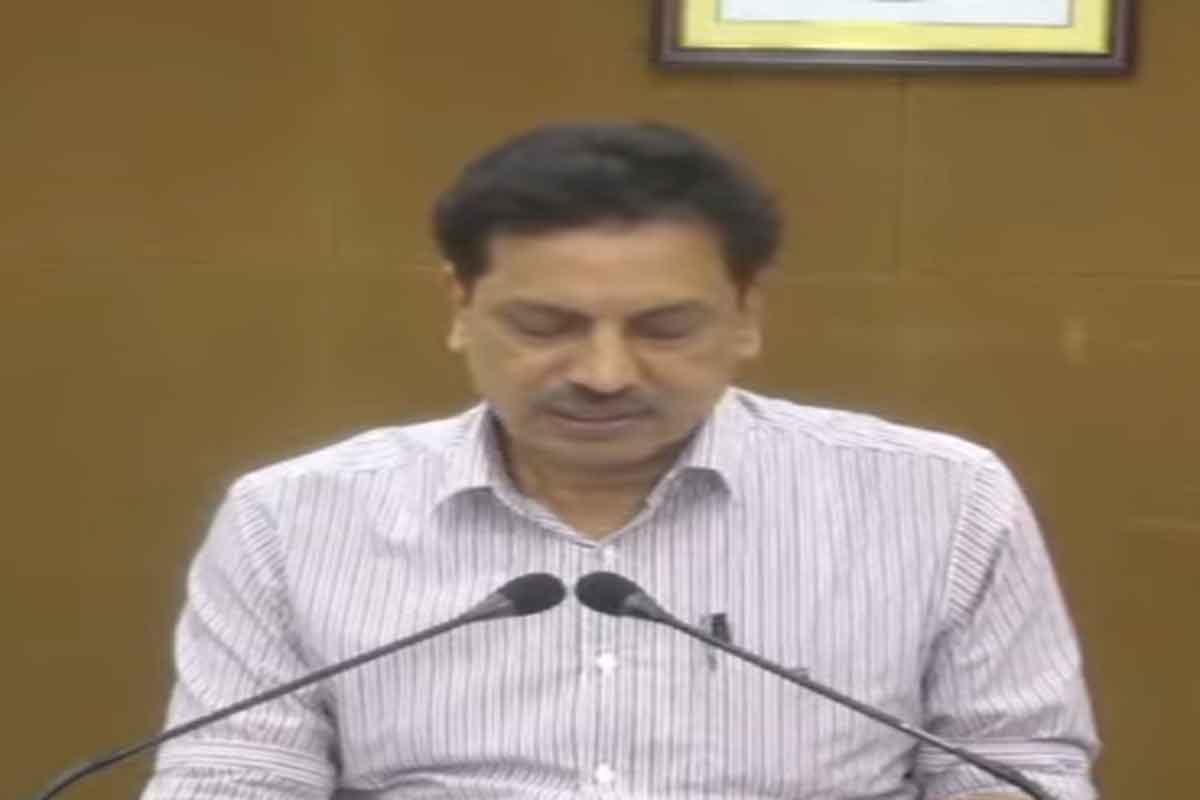 झा. कैबिनेट का बड़ा फैसला: AI से पढ़ेंगे 1000 स्कूलों के छात्र, गंभीर बीमार बच्चों के लिए 75% उपस्थिति नियम में बड़ी राहत