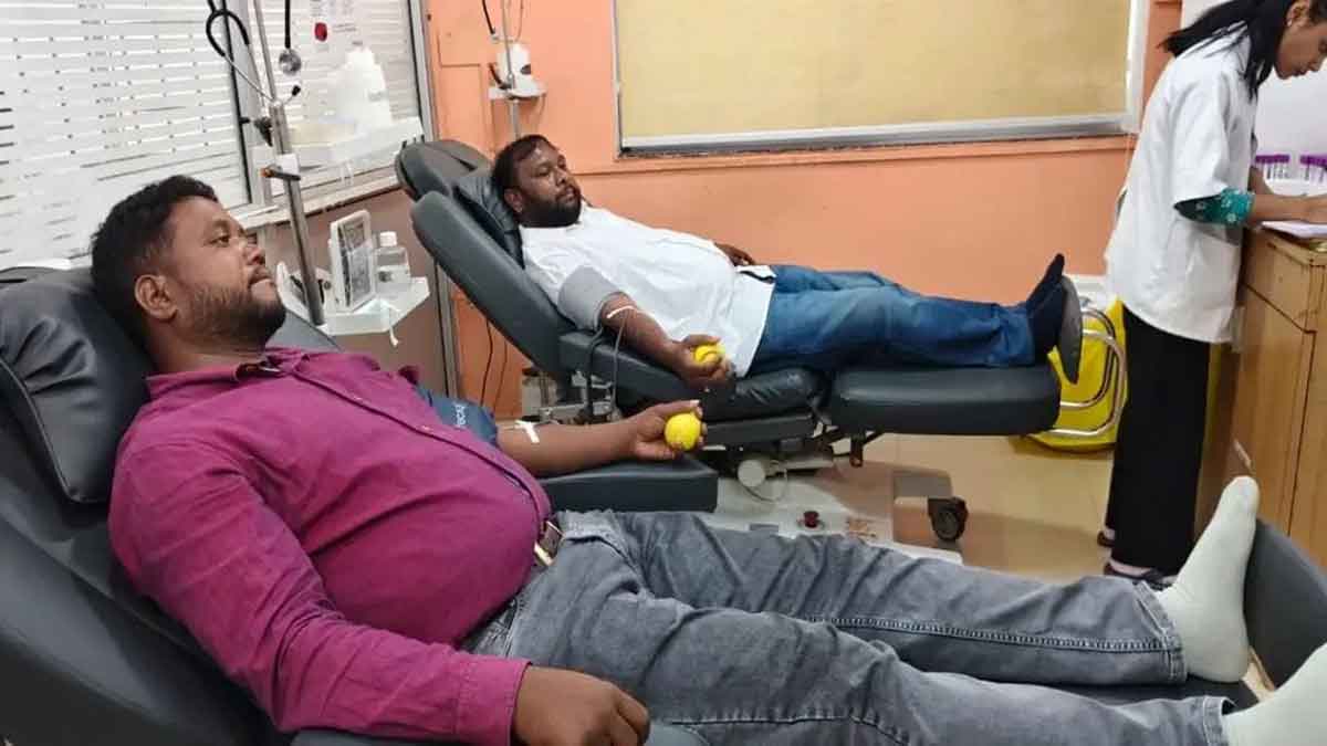 donates blood