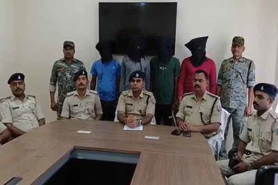 धनबाद : बाइक चोर गिरोह का भंडाफोड़, 4 अपराधी गिरफ्तार,8 मोटरसाइकिल भी बरामद