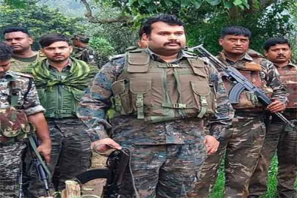 कौन है वो IPS, 11 महीने में जिसने गुमला को बना दिया नक्सलमुक्त