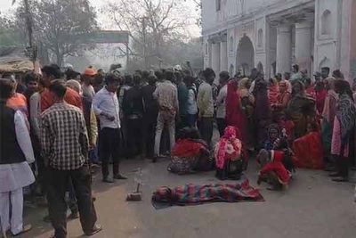 धनबाद निकाय चुनाव: वार्ड 36 में बवाल से मतदान प्रभावित, डीएवी स्कूल के पास आगजनी व सड़क जाम