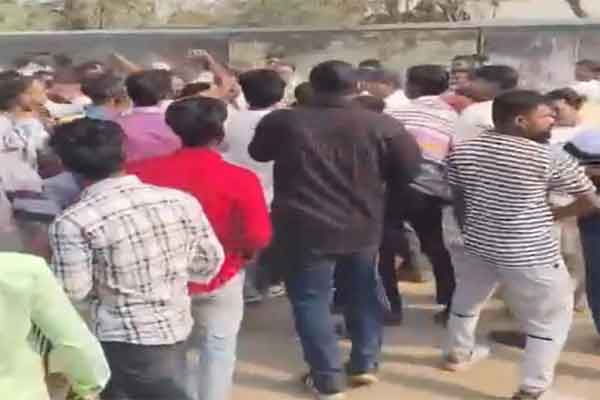 धनबाद निगम चुनाव : वार्ड संख्या 22 में हंगामा, समर्थकों में झड़प, मतदान कुछ देर रहा बाधित