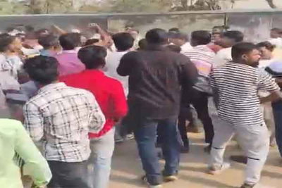 धनबाद निगम चुनाव : वार्ड संख्या 22 में हंगामा, समर्थकों में झड़प, मतदान कुछ देर रहा बाधित