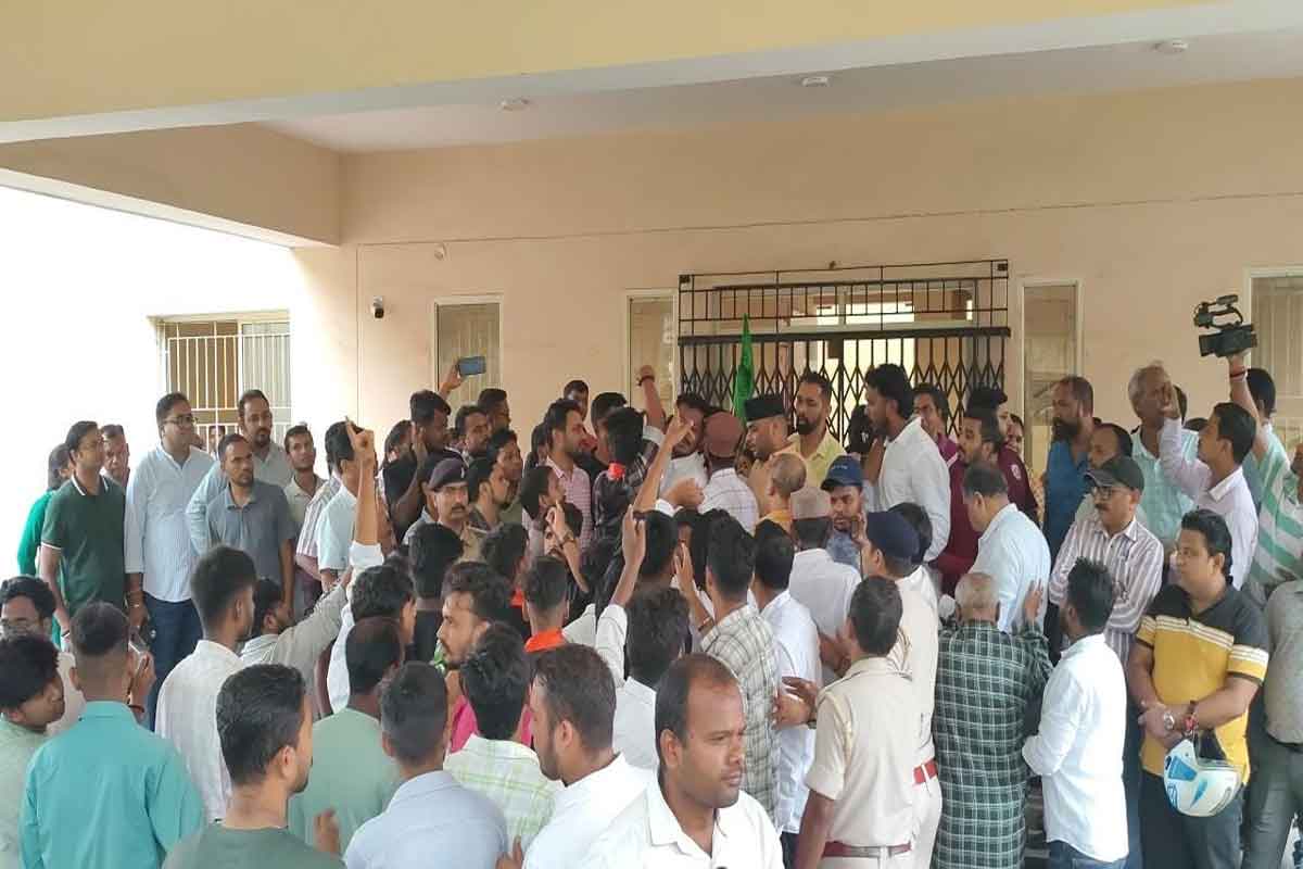DSPMU में शिक्षक और छात्र आमने-सामने, खेल रहे आंदोलन-आंदोलन का खेल