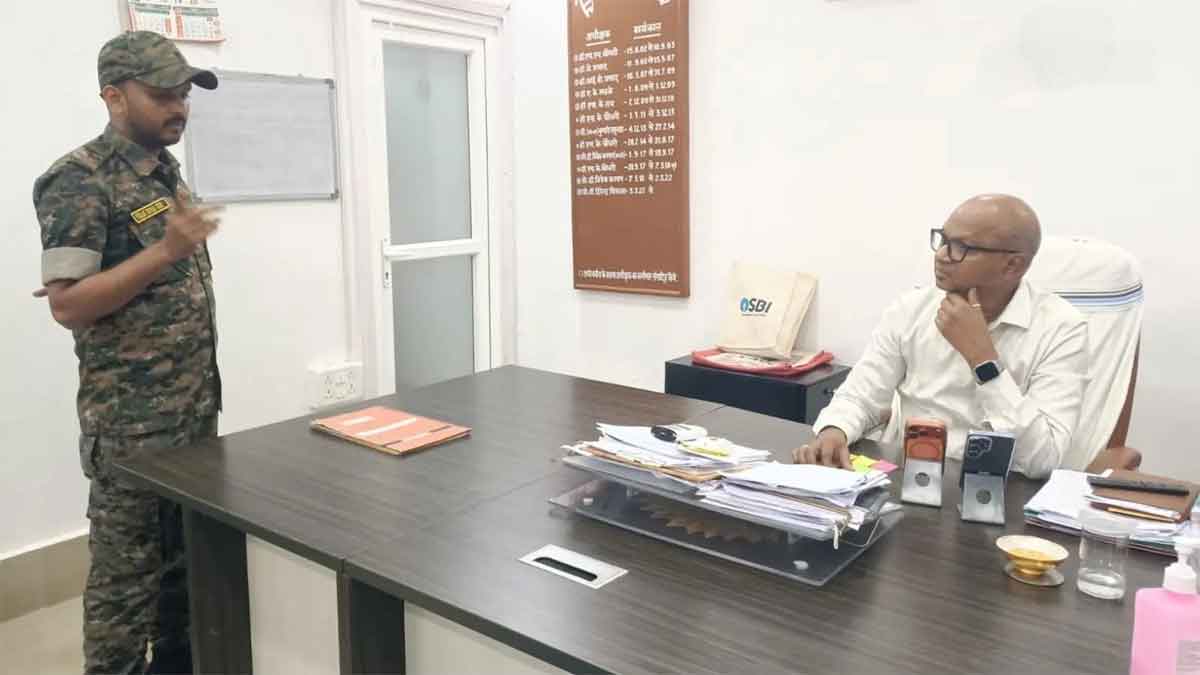 रिम्स के मेडिसिन ICU से कैदी फरार, बाथरूम जाने के बहाने सुरक्षा जवानों को दिया चकमा