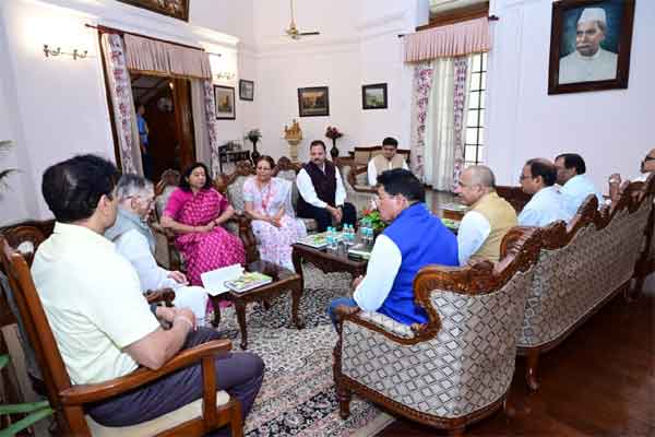 लोकभवन में वाइल्ड लीफी वेजिटेबल्स एंड फ्लावर्स पुस्तक का लोकार्पण