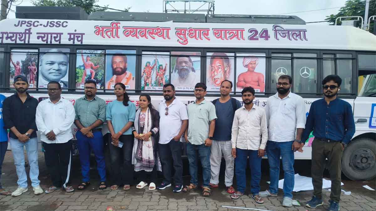 Ramgarh News: नेमरा से JPSC-JSSC अभ्यर्थी न्याय मंच ने निकाली सुधार यात्रा, ग्रामीणों ने की मोर्चाबंदी, बोले - अराजकता बर्दाश्त नहीं करेंगे