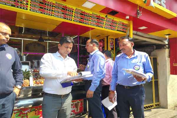 रांची नगर निगम की 10 टीमें ले रही हैं सड़क पर अवैध पार्किंग और गंदगी पर एक्शन