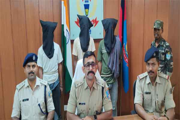 खूंटी: 980 ग्राम अफीम के साथ तीन तस्कर गिरफ्तार, एक फरार