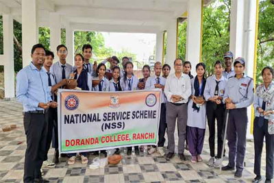 डोरंडा कॉलेज NSS का अनूठा अभियान, पक्षियों के लिए की दाना-पानी की व्यवस्था