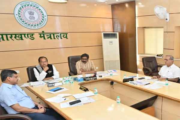 बजट प्रबंधन से लेकर टैक्स निगरानी तक, सीएम ने अधिकारियों को दिए कई निर्देश