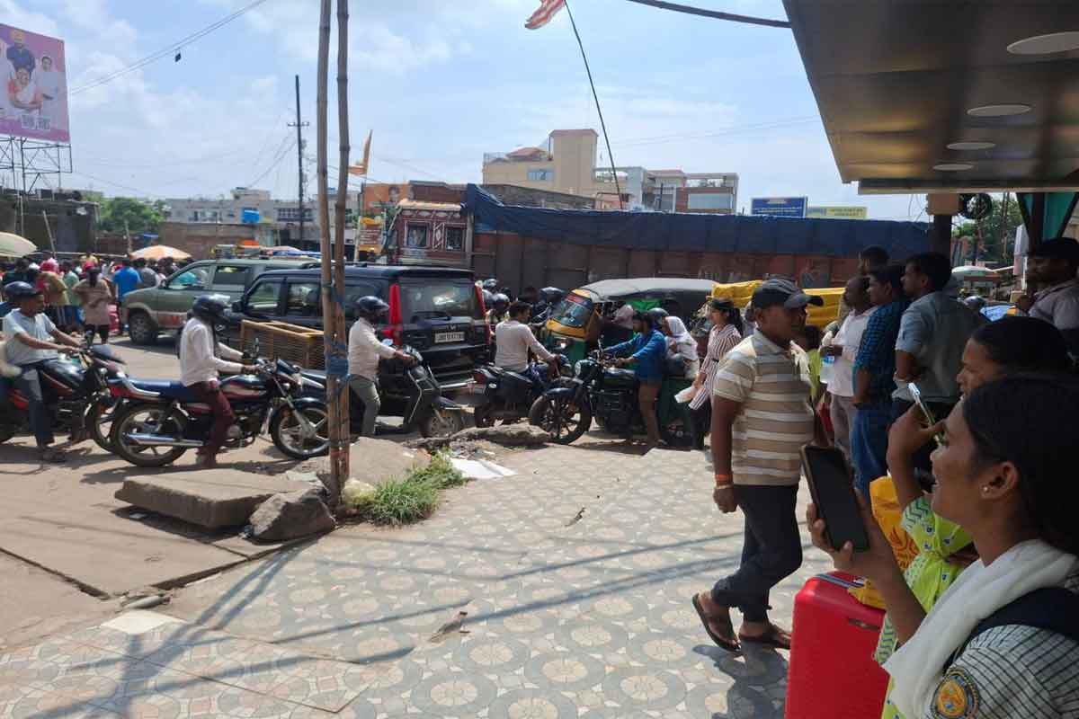 Ranchi News: रातू में युवती की मौत, दहेज प्रताड़ना का आरोप, विरोध में NH-75 जाम