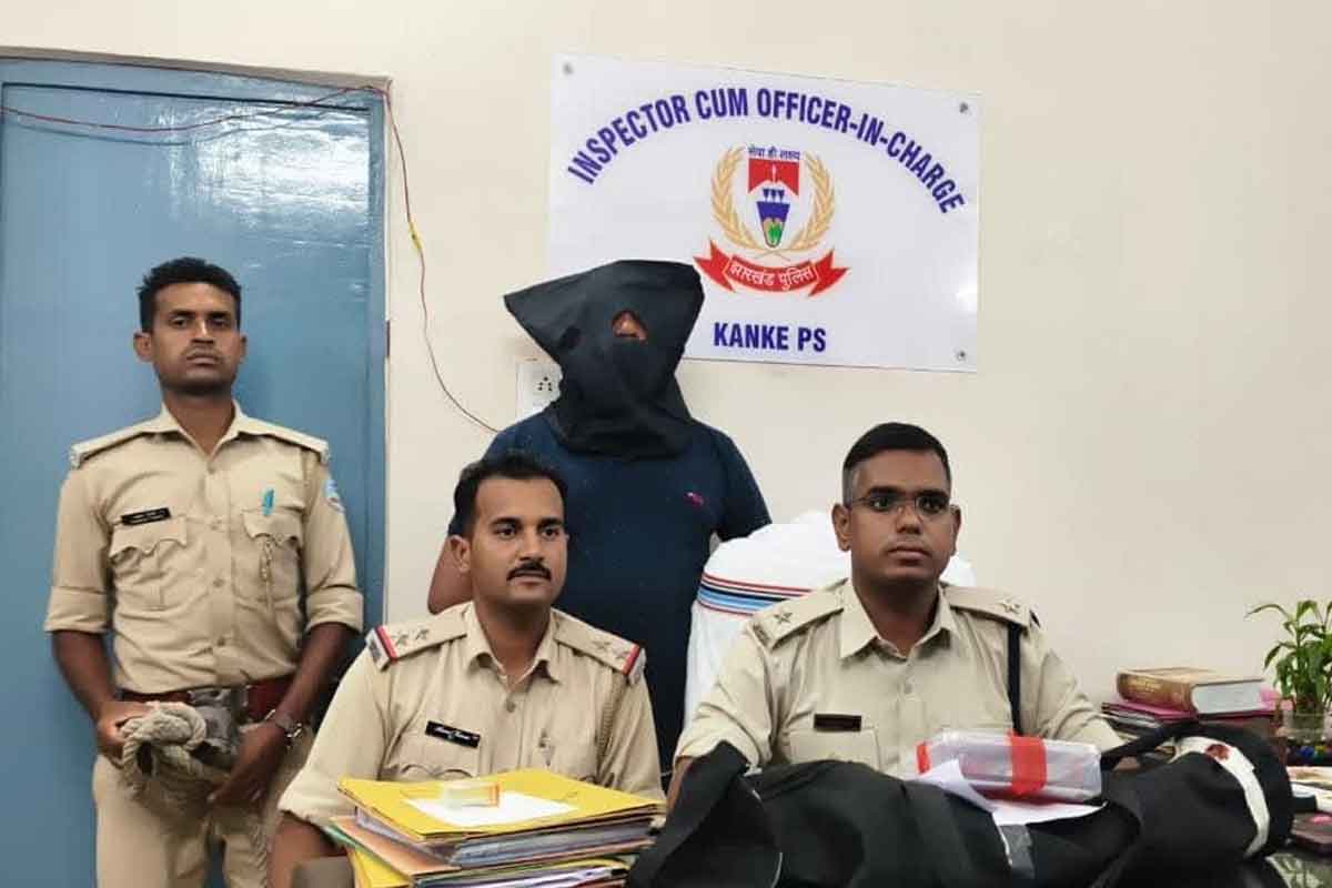 Ranchi News: पड़ोसी को डराने के लिए की फायरिंग, लाइसेंसी बंदूक के साथ आरोपी अरेस्ट