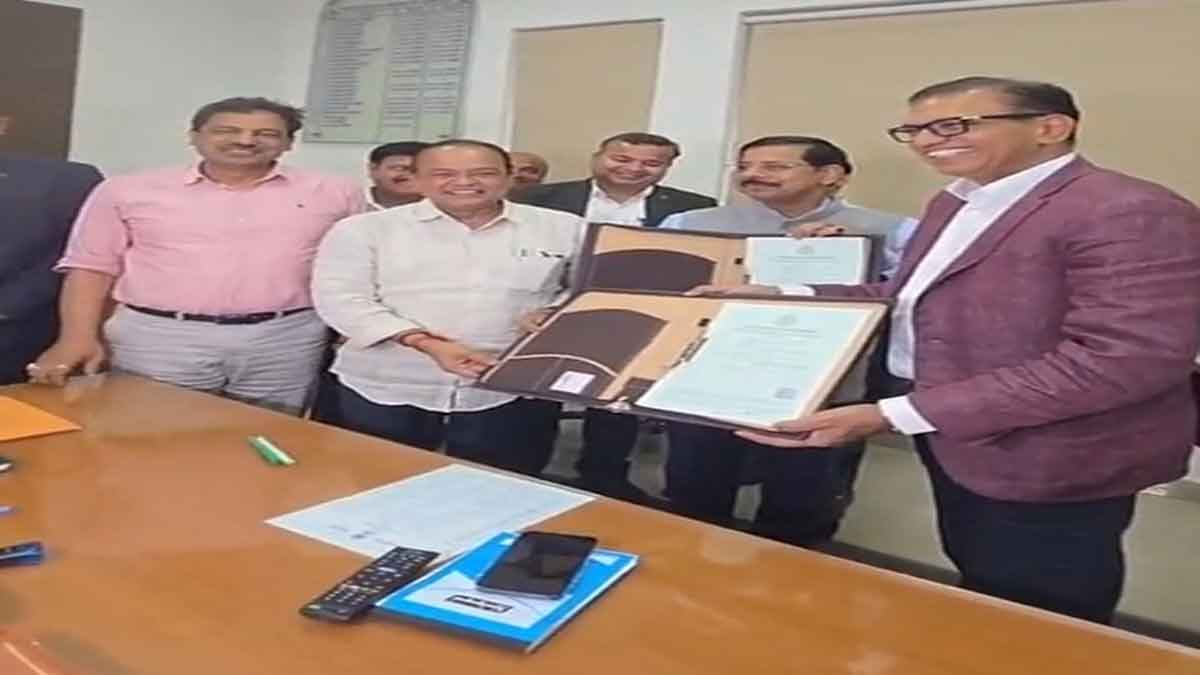 डॉक्टर ड्यूटी पर हैं या नहीं, मरीज को कैसी मिल रही सेवा? अब मोबाइल से होगी अस्पतालों की निगरानी