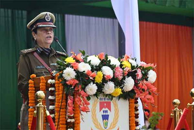 पुलिस मुख्यालय में डीजीपी ने किया झंडोत्तोलन, कहा - अपराध और नक्सल मुक्त होगा प्रदेश