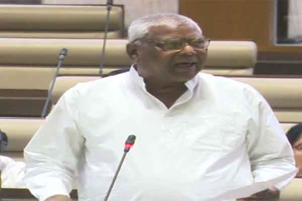 सदन में मथुरा प्रसाद महतो ने गिनाईं कृषि योजनाएं, महिला किसान पर विशेष जोर