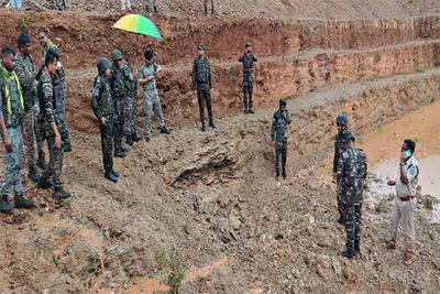 West Singhbhum: सेना ने नष्ट किया शक्तिशाली बम, धमाके से दहला सोनपोखरी क्षेत्र