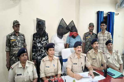 रांची : चोरी के मामले में चार अपराधी अरेस्ट, जेवरात और मोबाइल बरामद