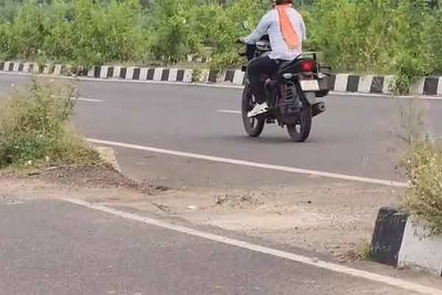 Dhanbad News: प्रशासन के दावे बनाम जमीनी हकीकत, 8 लेन सड़क पर खुले अवैध कट दे रहे हादसे को न्यौता