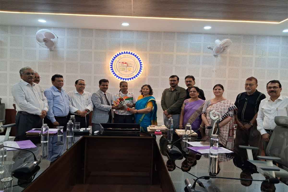 RU की छात्रा अंजना महतो इंटरनेशनल वुशु चैंपियनशिप में करेंगी भारत का प्रतिनिधित्व