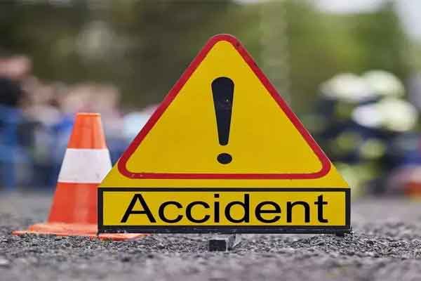 कोडरमा में दो सड़क हादसे: एक किशोर की मौत, 9 लोग घायल