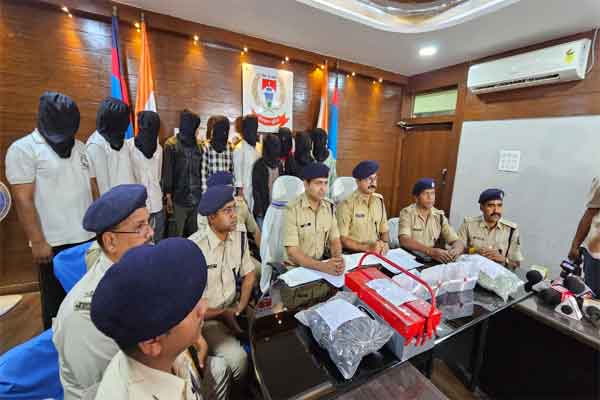 रांची पुलिस ने पेट्रोल पंप पर डकैती व लूटपाट के 10 अपराधियों को किया गिरफ्तार
