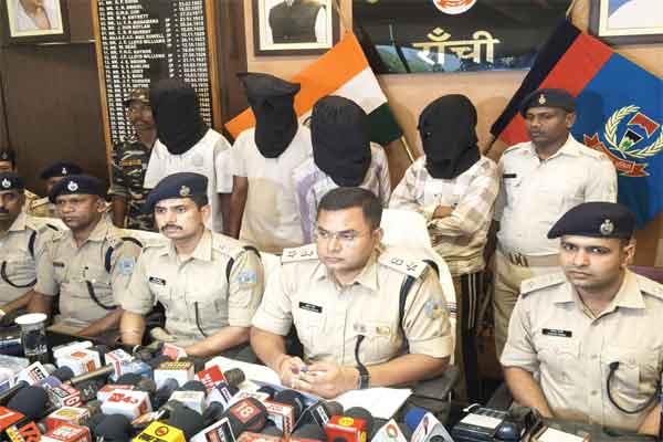 Crime News : रांची पुलिस ने साइबर ठगी गिरोह का किया खुलासा, 5 आरोपी गिरफ्तार