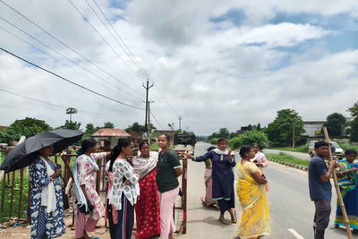 नगड़ी रैयतों को प्रशासन ने बड़ पहाड़ी पूजा करने से रोका, ग्रामीणों में नाराजगी