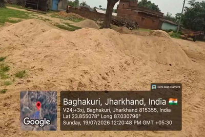 अजय नदी पर बालू माफियाओं का कब्जा! NGT की रोक बेअसर, खनन रुका मगर नदी बने हैं बालू के पहाड़