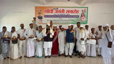 लोकतंत्र बचाओ सप्ताह का आगाज, केशव महतो कमलेश ने टाना भगतों व स्वतंत्रता सेनानियों को किया नमन