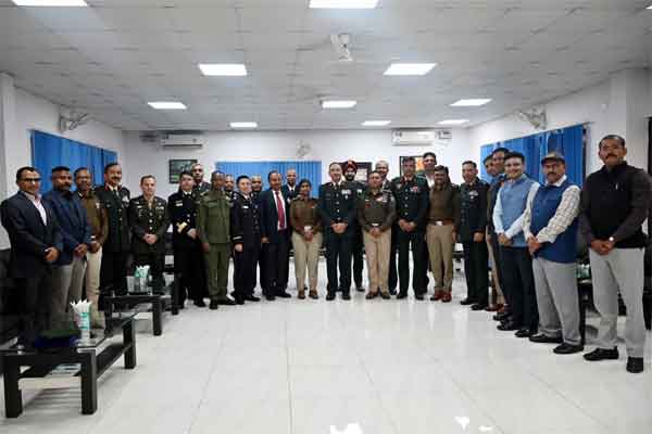 पुलिस मुख्यालय पहुंचे डिफेंस कॉलेज के प्रतिनिधि, सुरक्षा रणनीतियों व प्रतिबिंब ऐप को सराहा