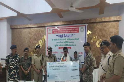 लातेहार : पांच लाख के इनामी जेजेएमपी सब जोनल कमांडर ने किया सरेंडर