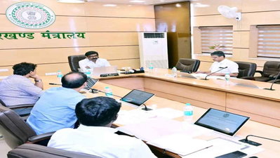 CM हेमंत सोरेन ने नगर विकास व सड़क योजनाओं की समीक्षा की, समय पर काम पूरा करने का निर्देश