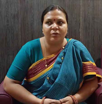 झारखंड की ग्रामीण विकास मंत्री अफसरों के बीच बांटेंगी बोलेरो